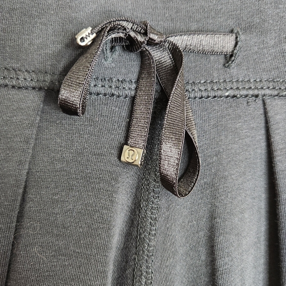 Lululemon Black "Free Mind" Low Rise Wide Leg Crop Athletic Pants Size 8 - Picture 7 of 14